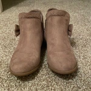 SO memory foam heeled boots, comfy.